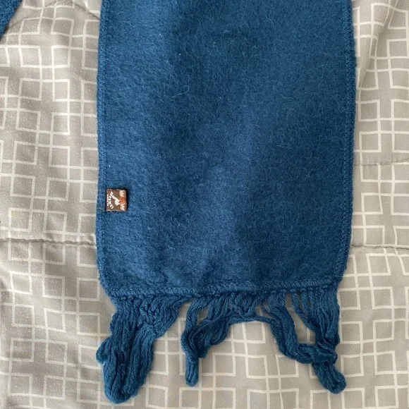 Peruvian Alpaca Camargo dark blue fringe scarf - Picture 12 of 17